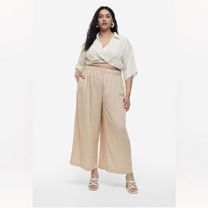 BRAND NEW ✨ H&M cropped beige pull on pants!